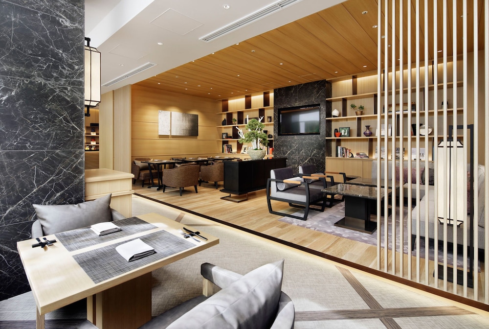 [Executive Floor] Junior Suite King Room, Non Smoking + Lounge/Sauna Access photo