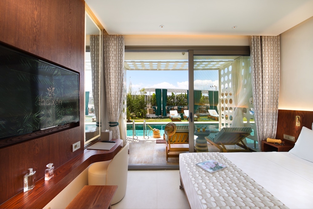 Pool Room - Photo 1
