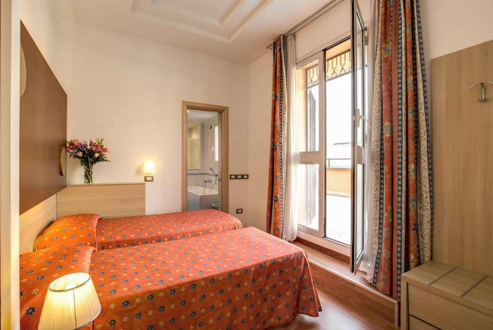 Small Double Room photo 1