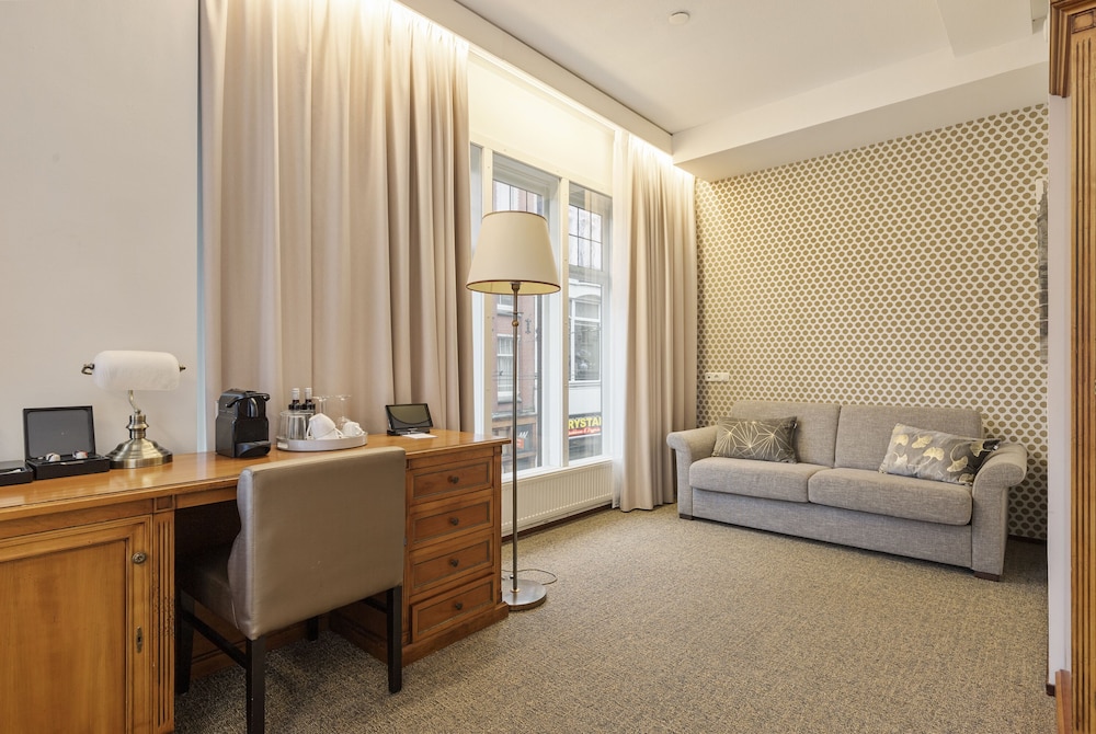 Junior Suite, 1 King Bed, Canal View