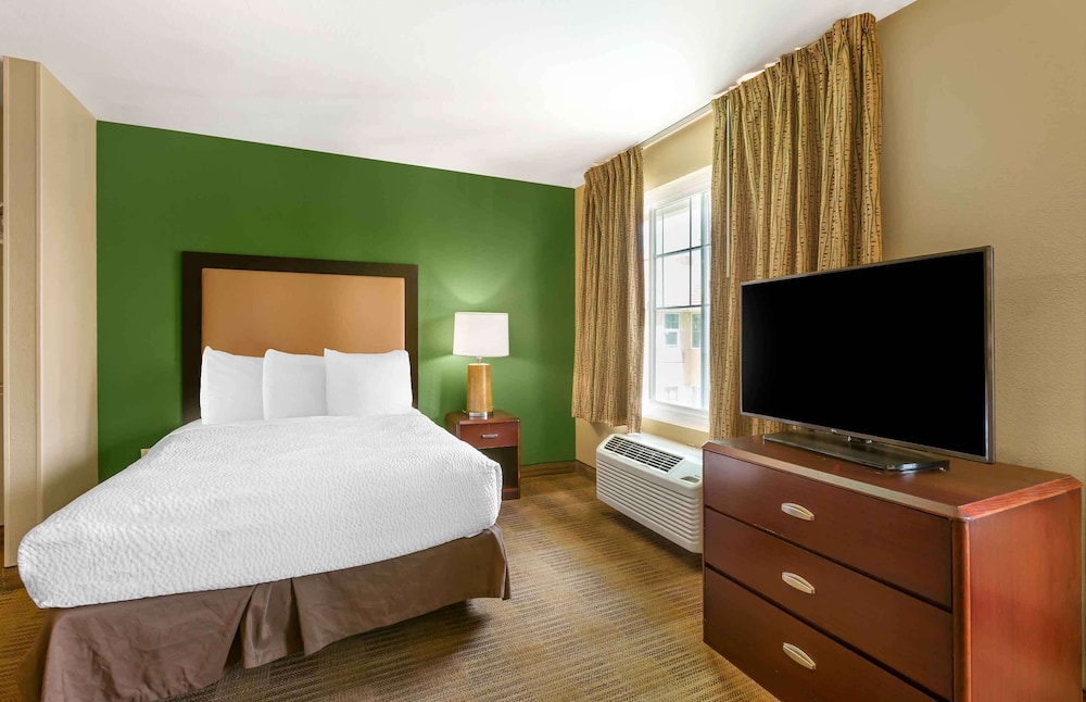 Studio, 1 Queen Bed with Sofa bed, Accessible, Non Smoking photo 1
