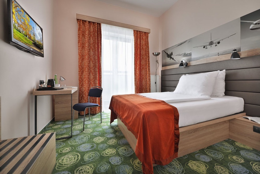 Business Room, 2 Twin Beds, Non Smoking - Photo 1
