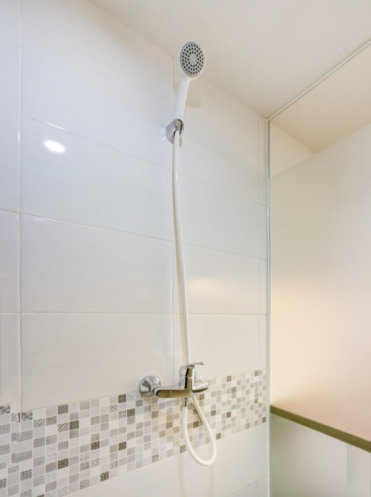 Deluxe Double Room - Photo 11