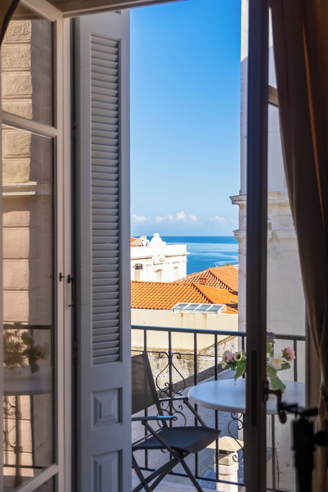 Classic Double Room, Balcony, Partial Sea View photo 3
