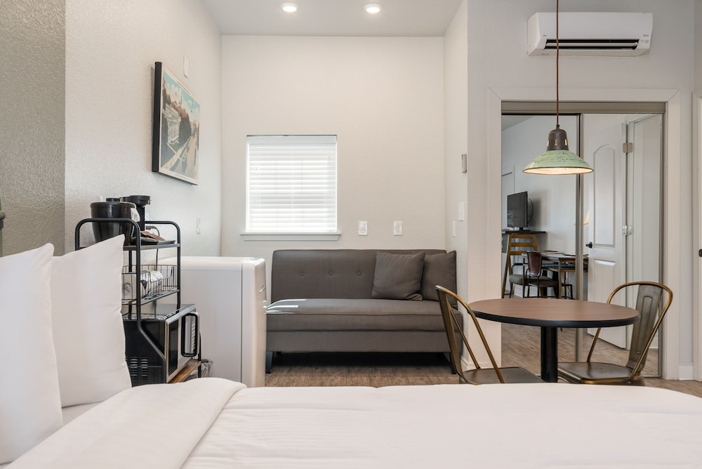 Superior Studio, 2 Queen Beds, Non Smoking photo 3