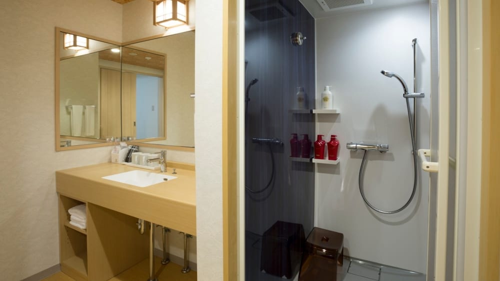 Twin Room, Non Smoking thumbnail 6