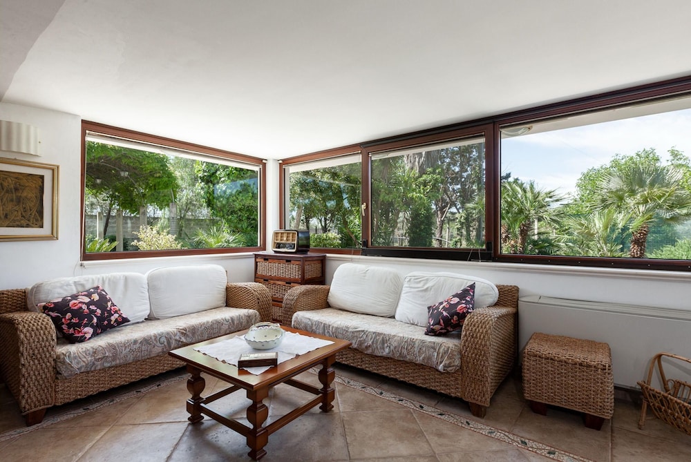 Villa photo 1