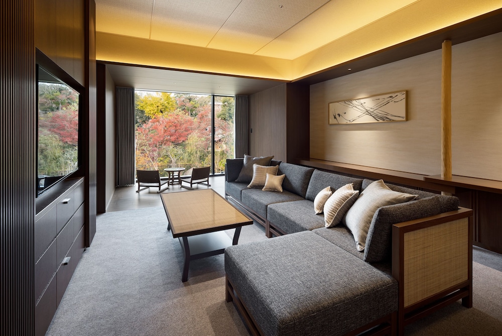 Suite Twin Room, Non Smoking - Photo 3
