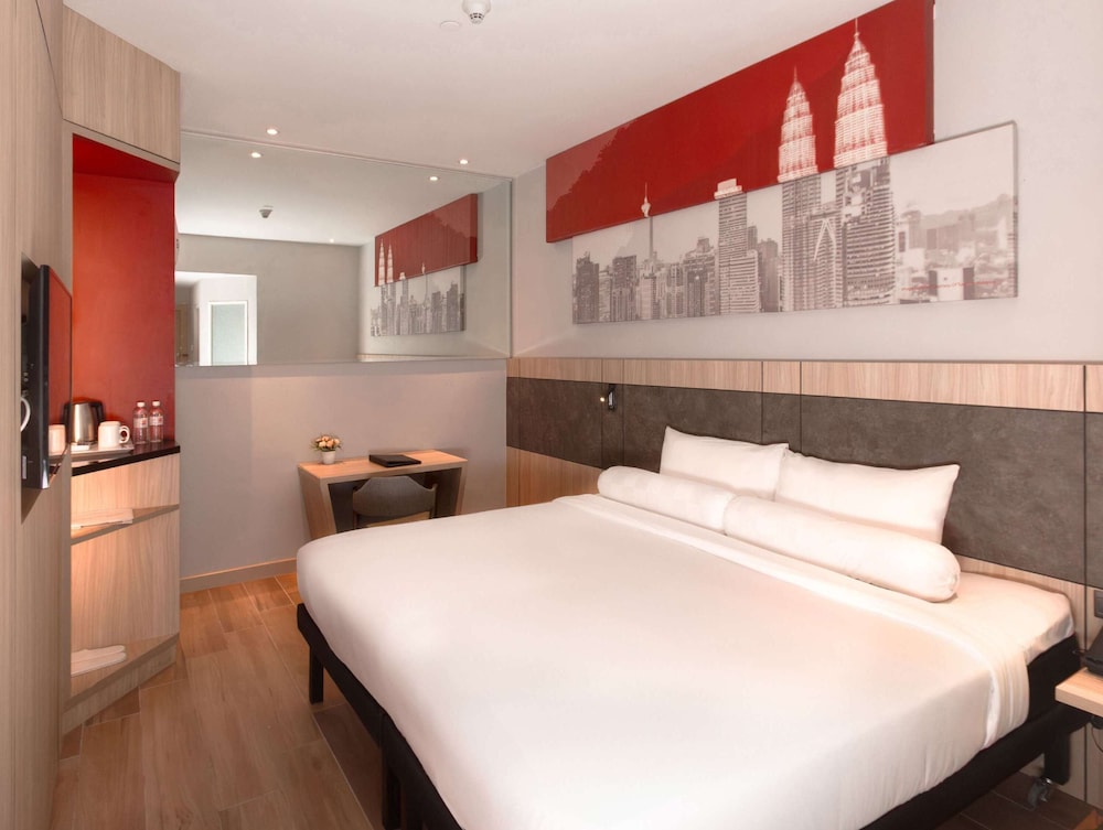 Standard Queen Room