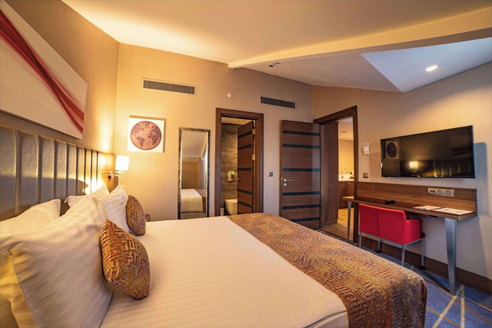 Suite, 1 Double Bed, Non Smoking photo 2