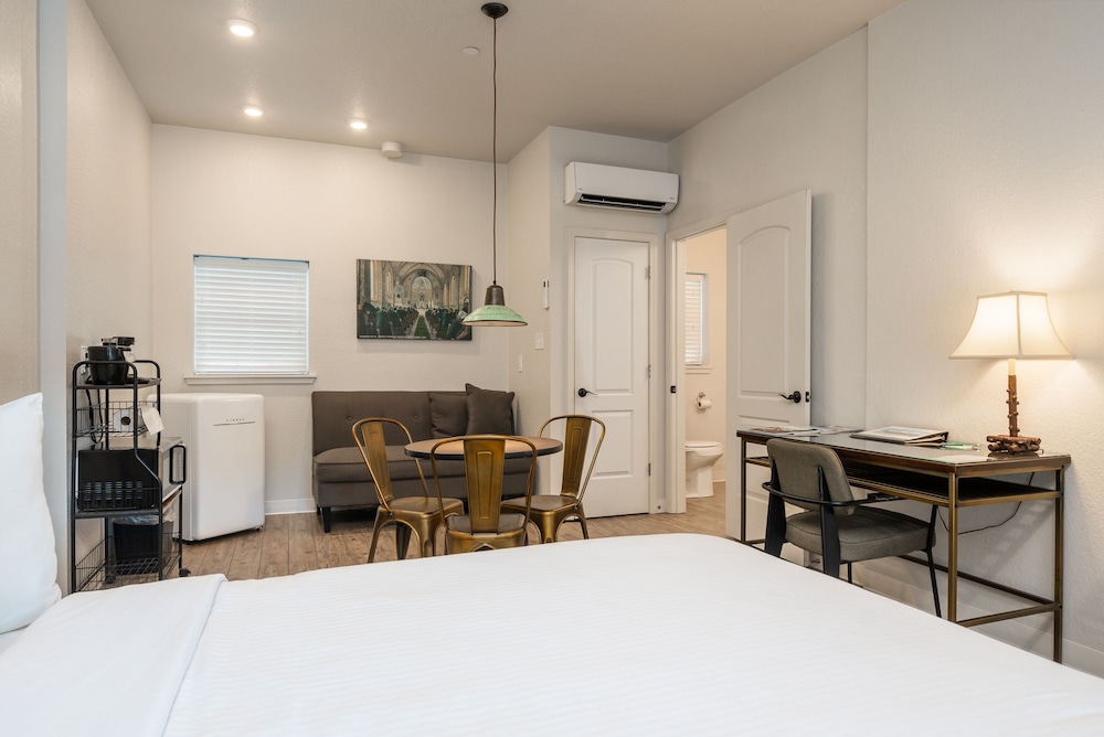 Traditional Room, 1 Bedroom, Non Smoking, Courtyard View photo 2