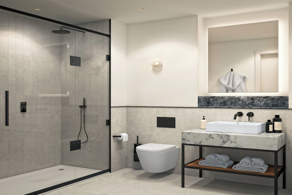 Deluxe Room, 1 King Bed, Mobility Accessible - Photo 4