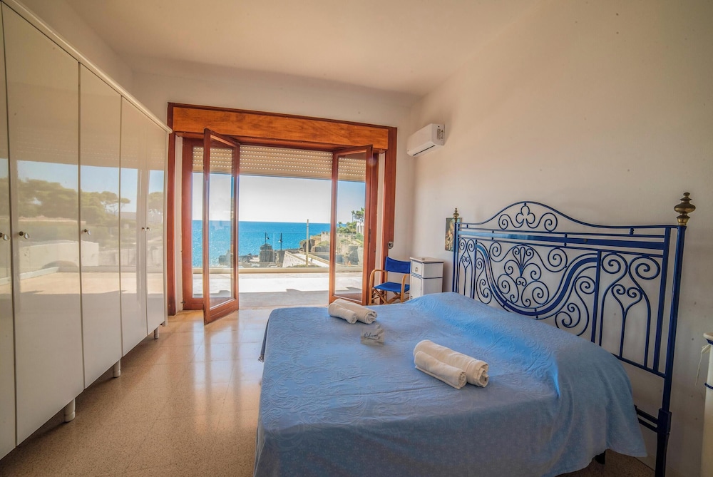Family Villa, Multiple Bedrooms, 2 Bathrooms (Villa Giulia Sea View)