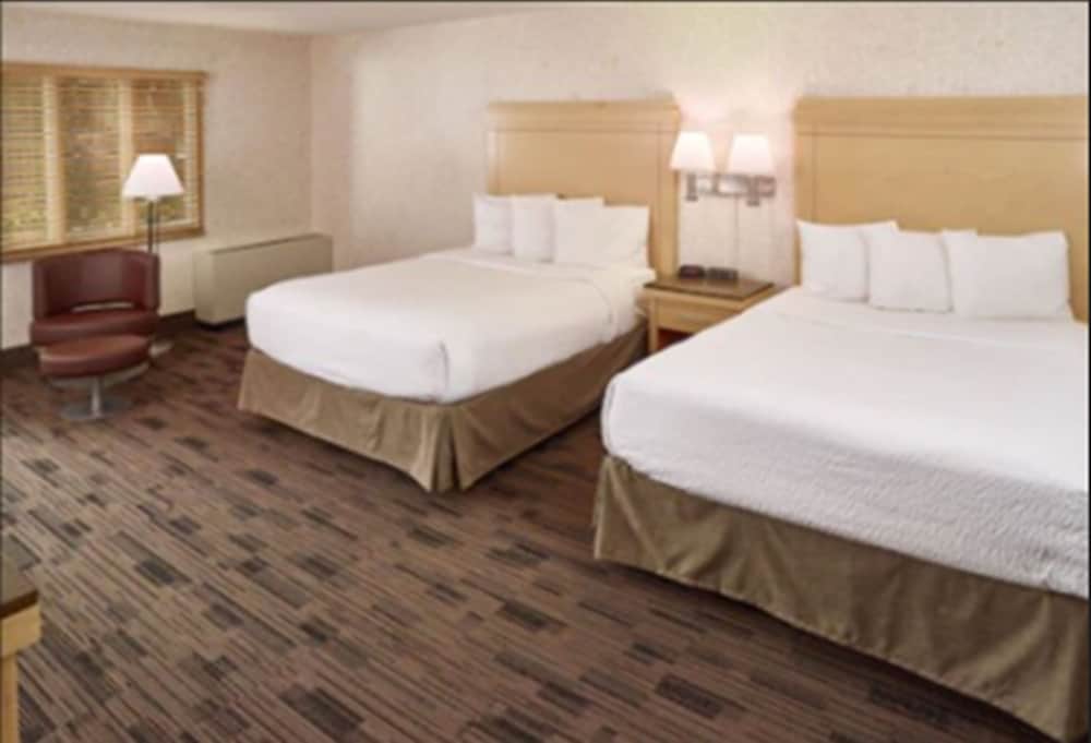 Room, 2 Queen Beds, Non Smoking photo 2