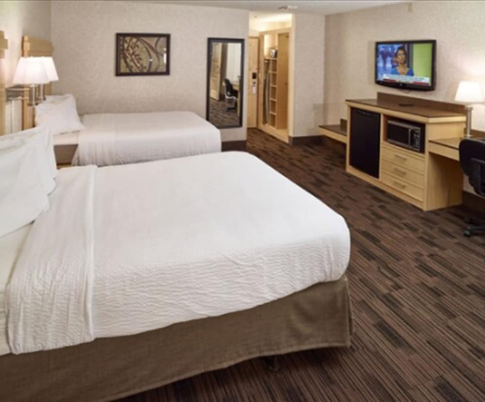 Room, 2 Queen Beds, Non Smoking - Photo 3