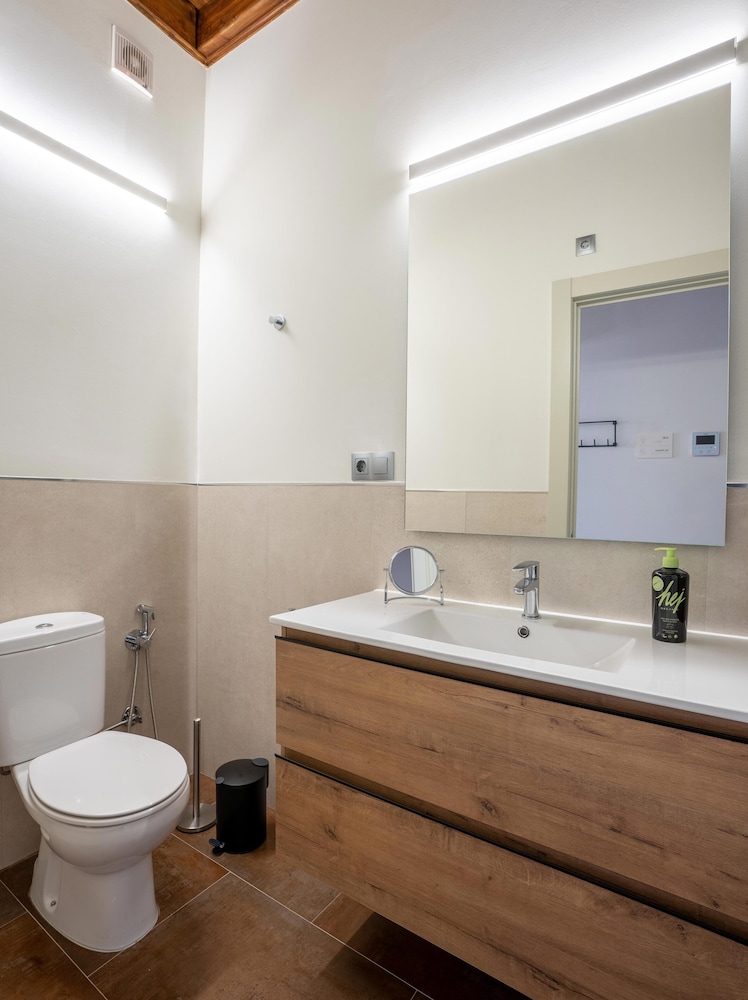 One-bedroom Apartment with Rooftop Terrace - Photo 17