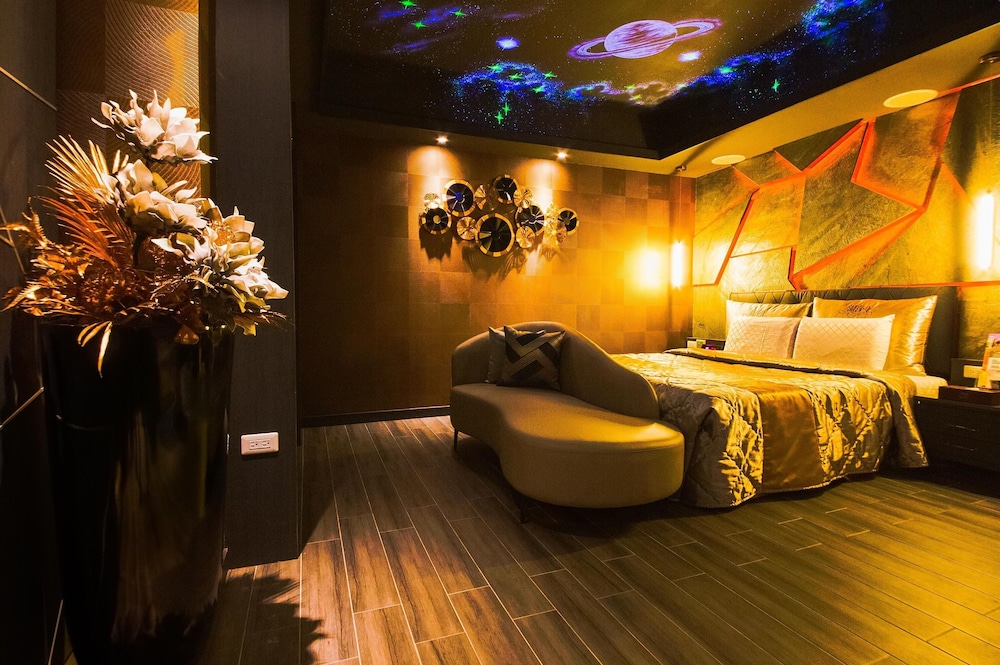 Romantic Room, 1 King Bed, Non Smoking photo 1