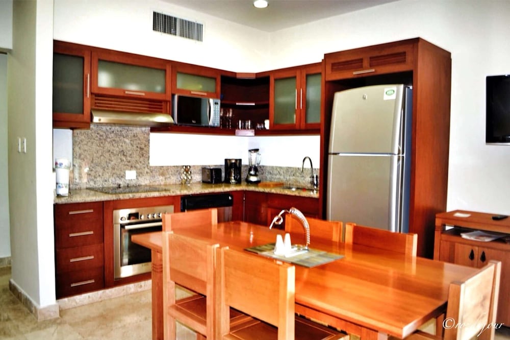 Suite, 2 Bedrooms (Master) - Photo 8