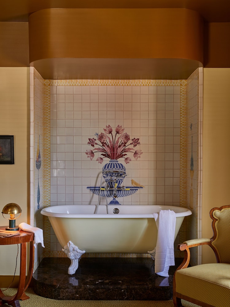 The Tomorrow Suite - Photo 5