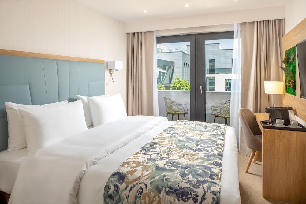 Standard Double Room, 1 King Bed, Balcony