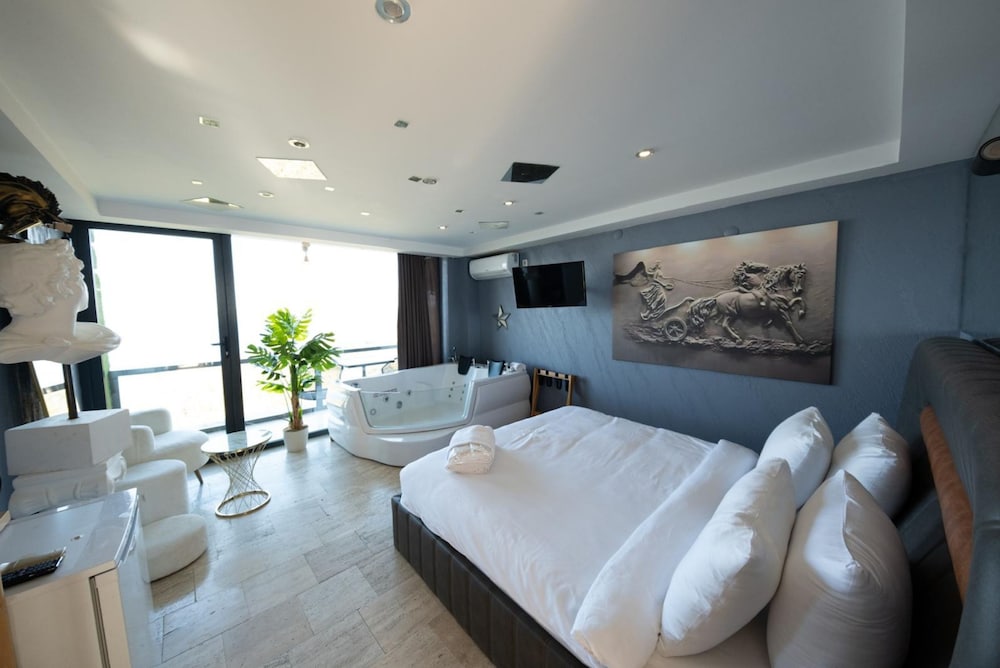 Standard Room with Jacuzzi and Balcony