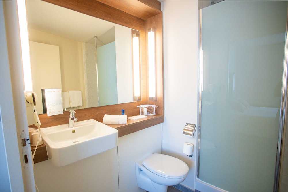 Standard Room, Multiple Beds - Photo 6