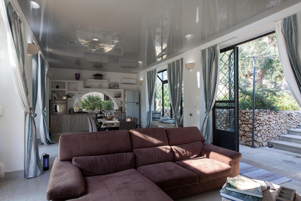 Villa photo 1