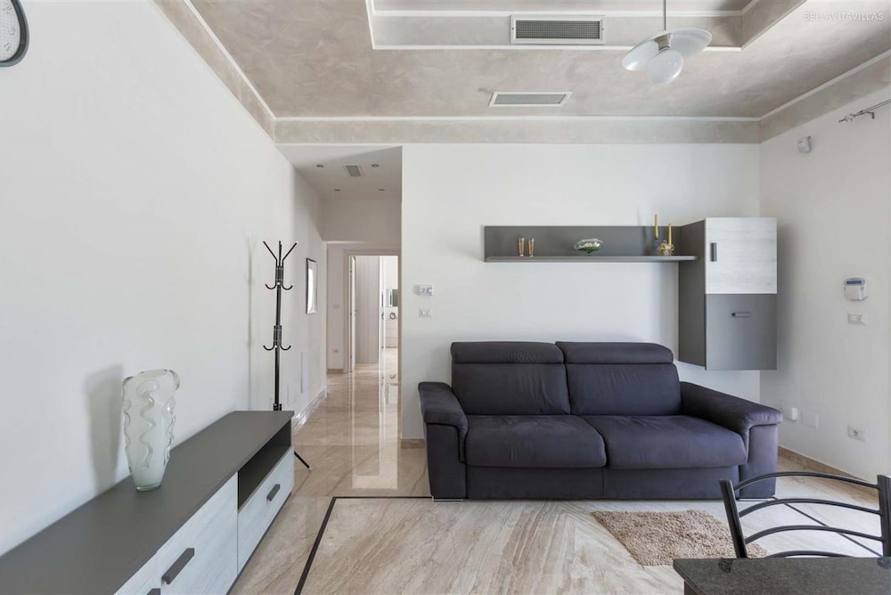 Villa photo 1