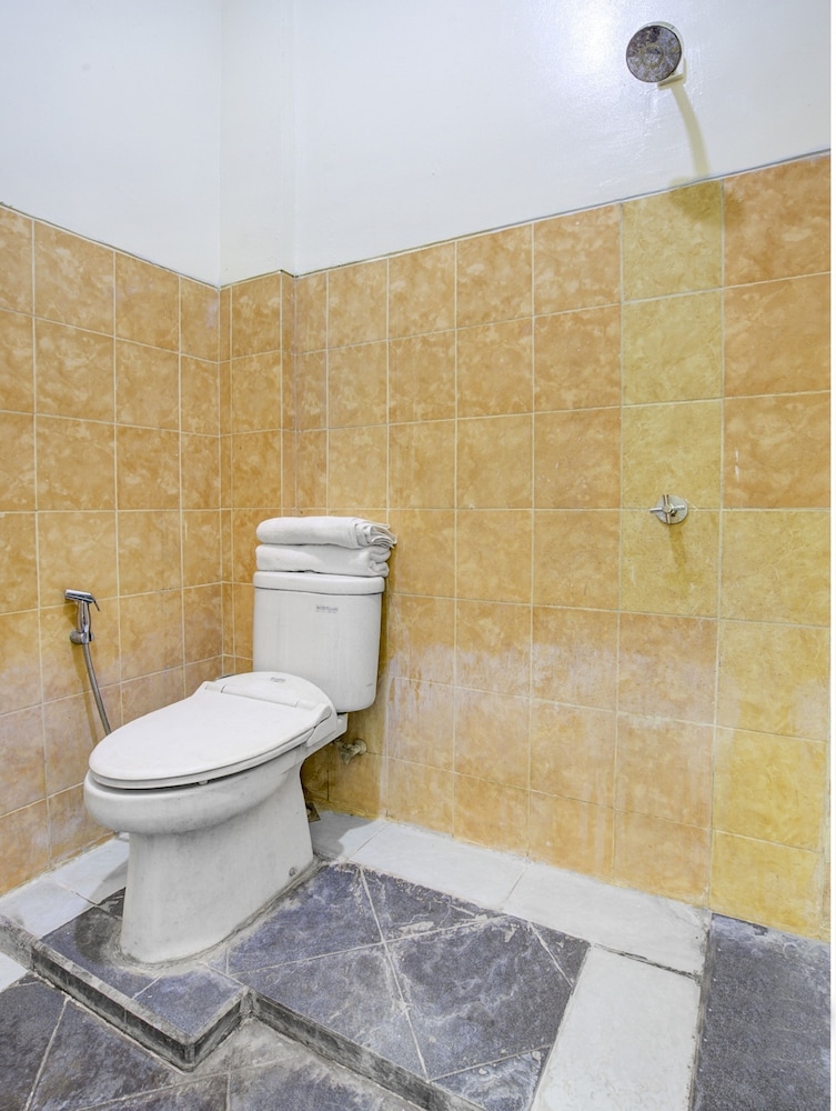 Standard Twin Room - Photo 7