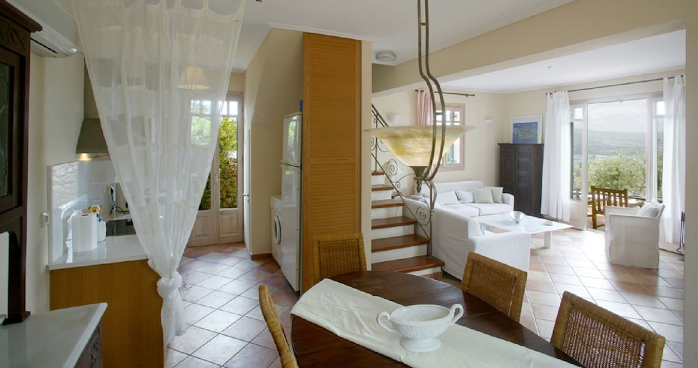 Villa, Smoking