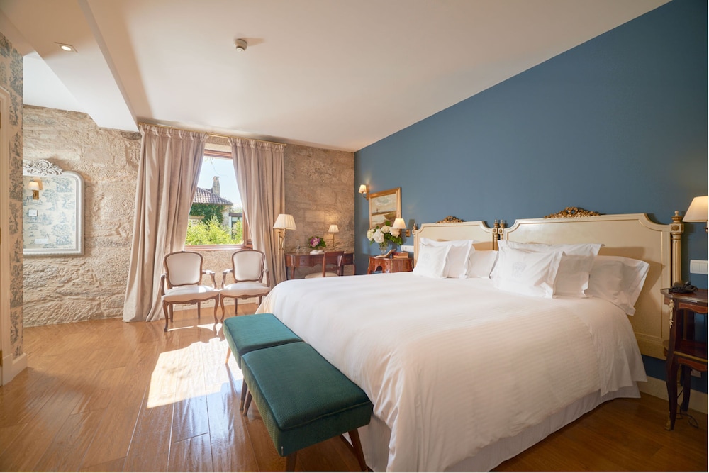 Royal Room - Photo 1