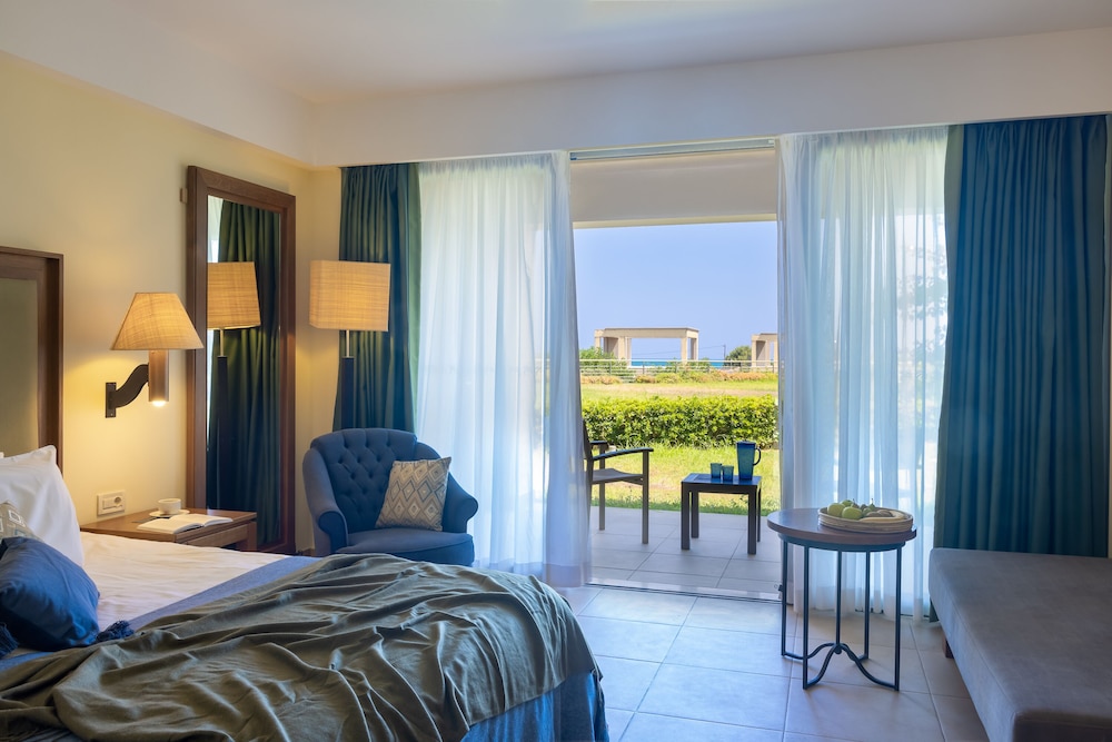 Deluxe Room, Sea View - Photo 6