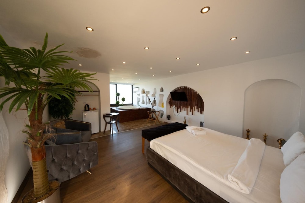 Deluxe Room with Jacuzzi