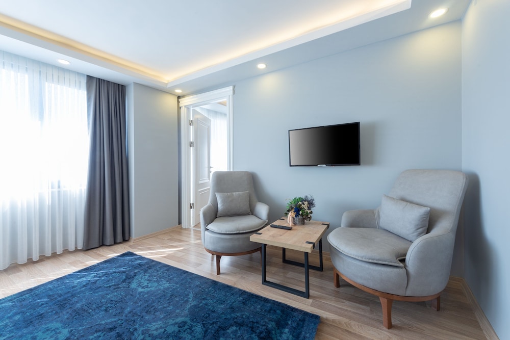 Suite with City View photo 2