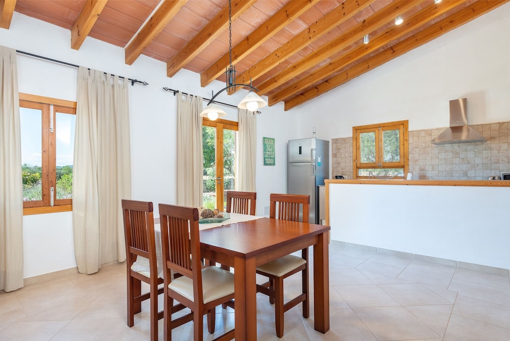 Villa photo 2
