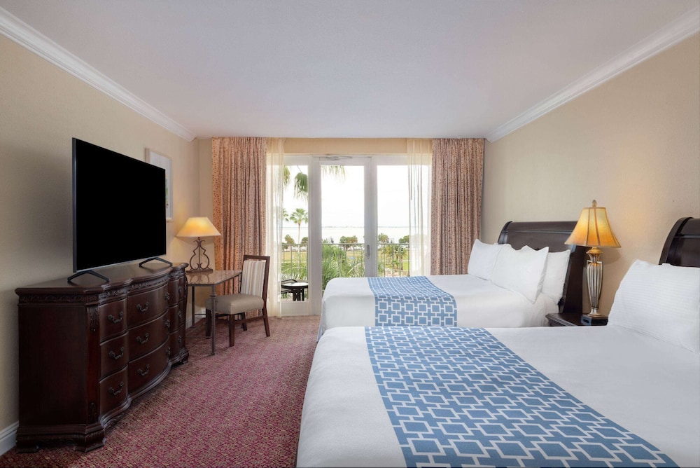 Superior Room, 2 Queen Beds, Balcony, Bay View (nonsmoking) - Photo 3