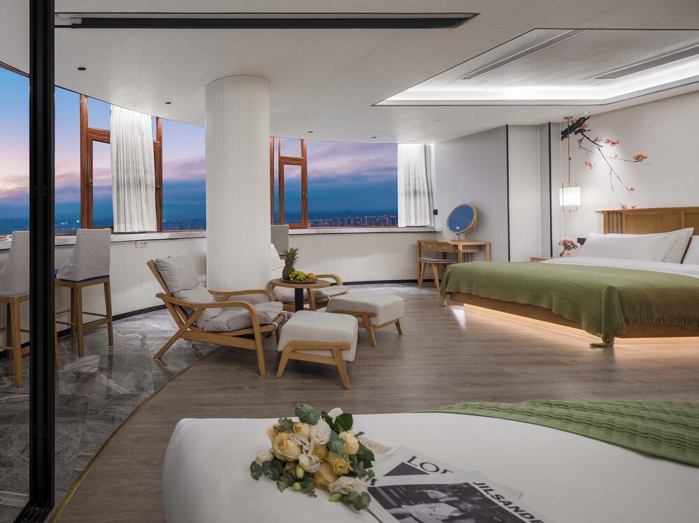 Premier Quadruple Room, River View