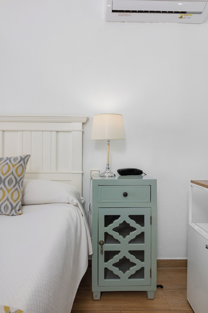 Standard Double or Twin Room - Photo 13