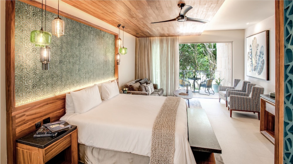 King Suite With Bathtub