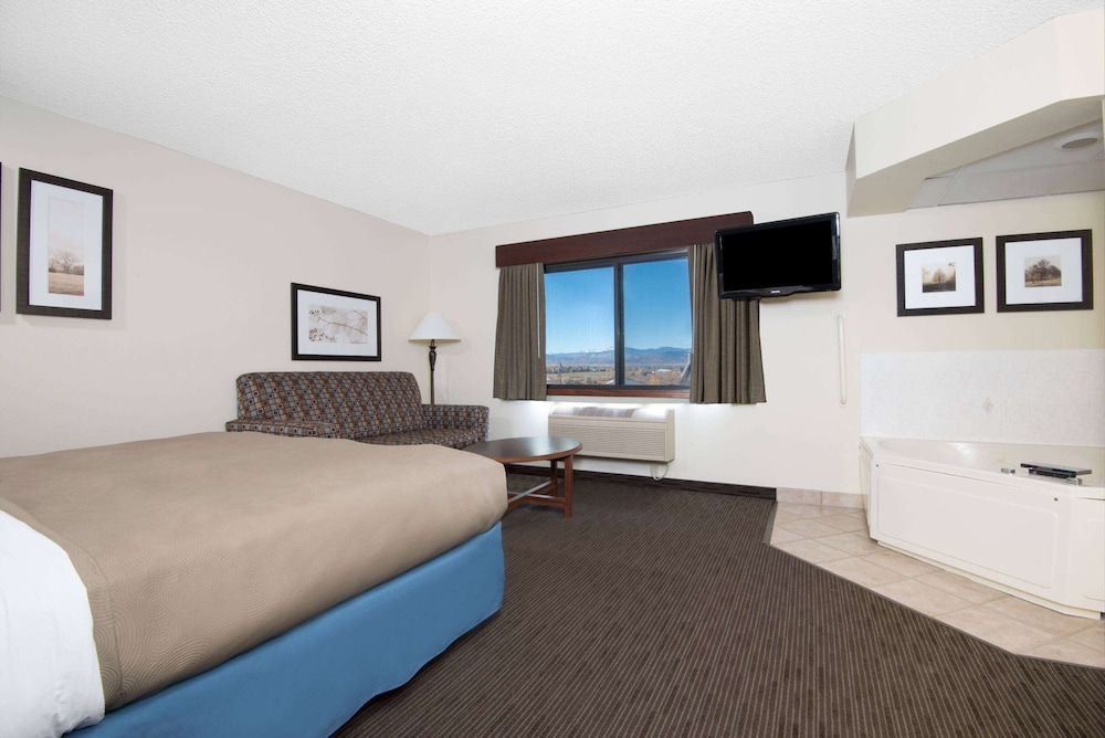 Studio Suite, 1 King Bed, Non Smoking - Photo 4