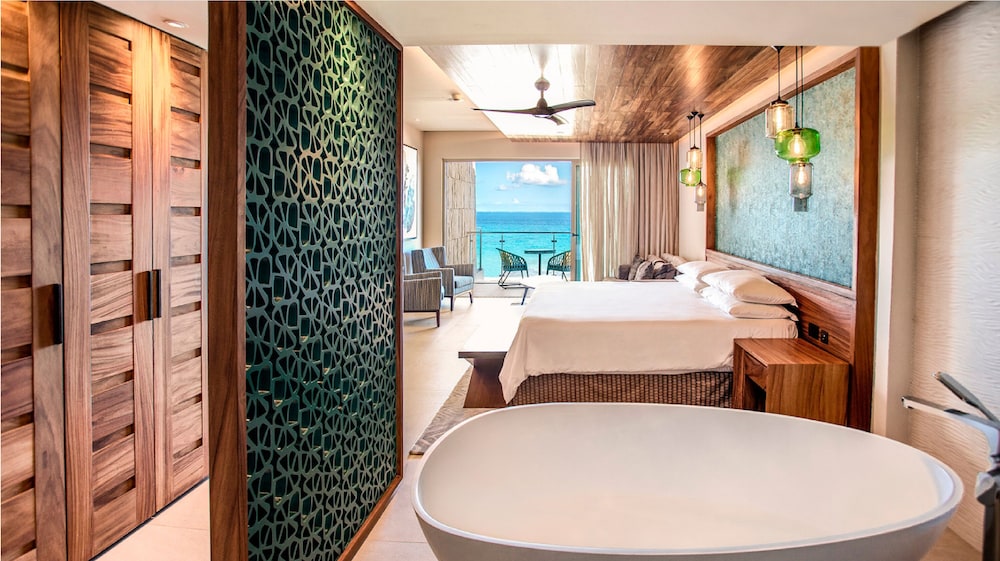 King Suite With Bathtub Ocean View