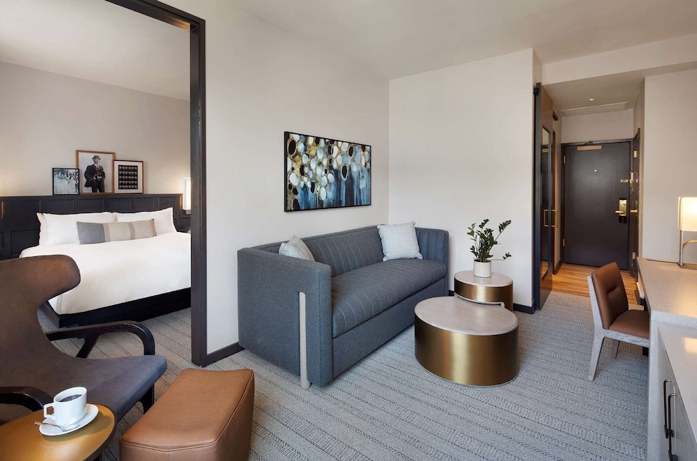 Junior Suite, 1 King Bed, Accessible (Mobility & Hearing, Roll-In Shower) - Photo 2