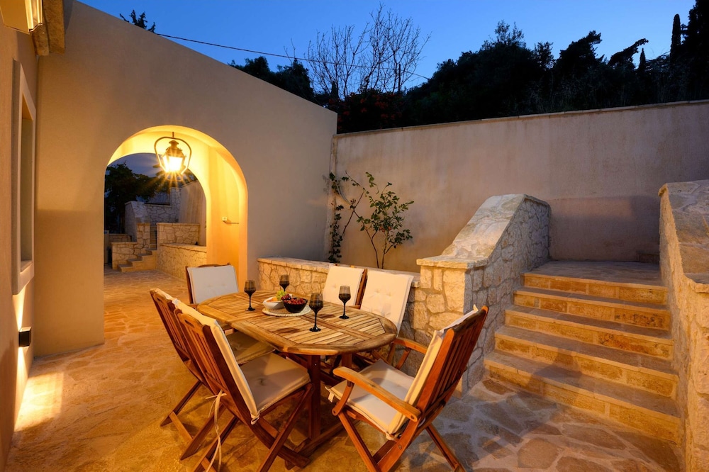 Beachfront Achillion Bay Villa in Corfu, Zdjęcie 14