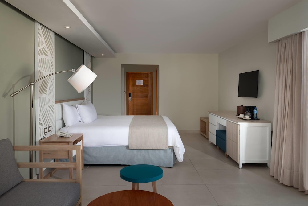 Junior Suite, 1 King Bed, Balcony, Garden View - Photo 1