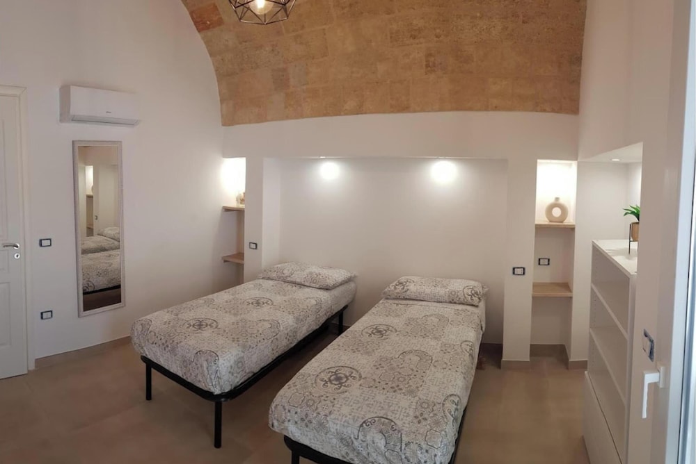 Family Villa, Multiple Bedrooms (Villa Pescoluse with Pool and Sea)
