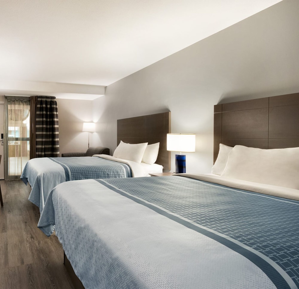 Room, 2 Queen Beds, Non Smoking - Photo 3