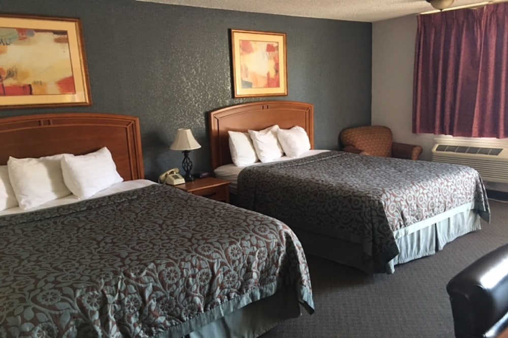 Standard Room, 2 Queen Beds, Smoking photo 1