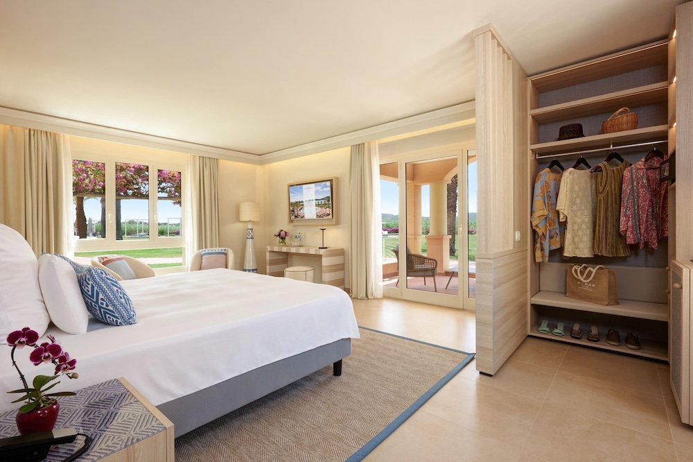 Junior Suite, 1 King Bed, Garden View photo 3