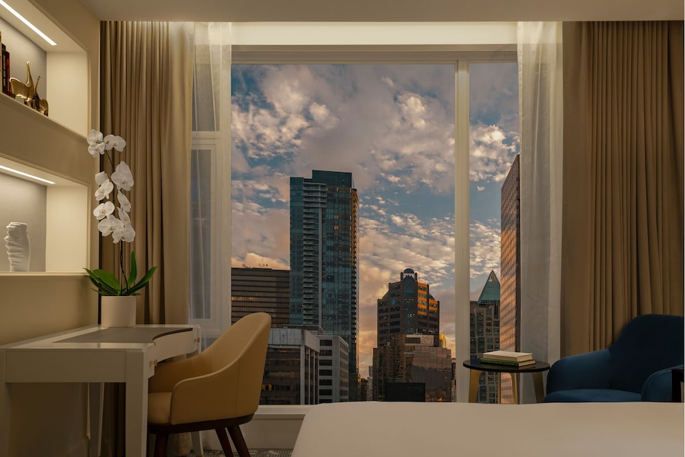 Room (Sapphire Skyline King) photo 1