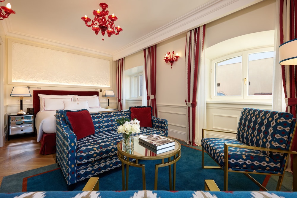 Junior Room (Suite)